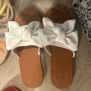 Bow sandals